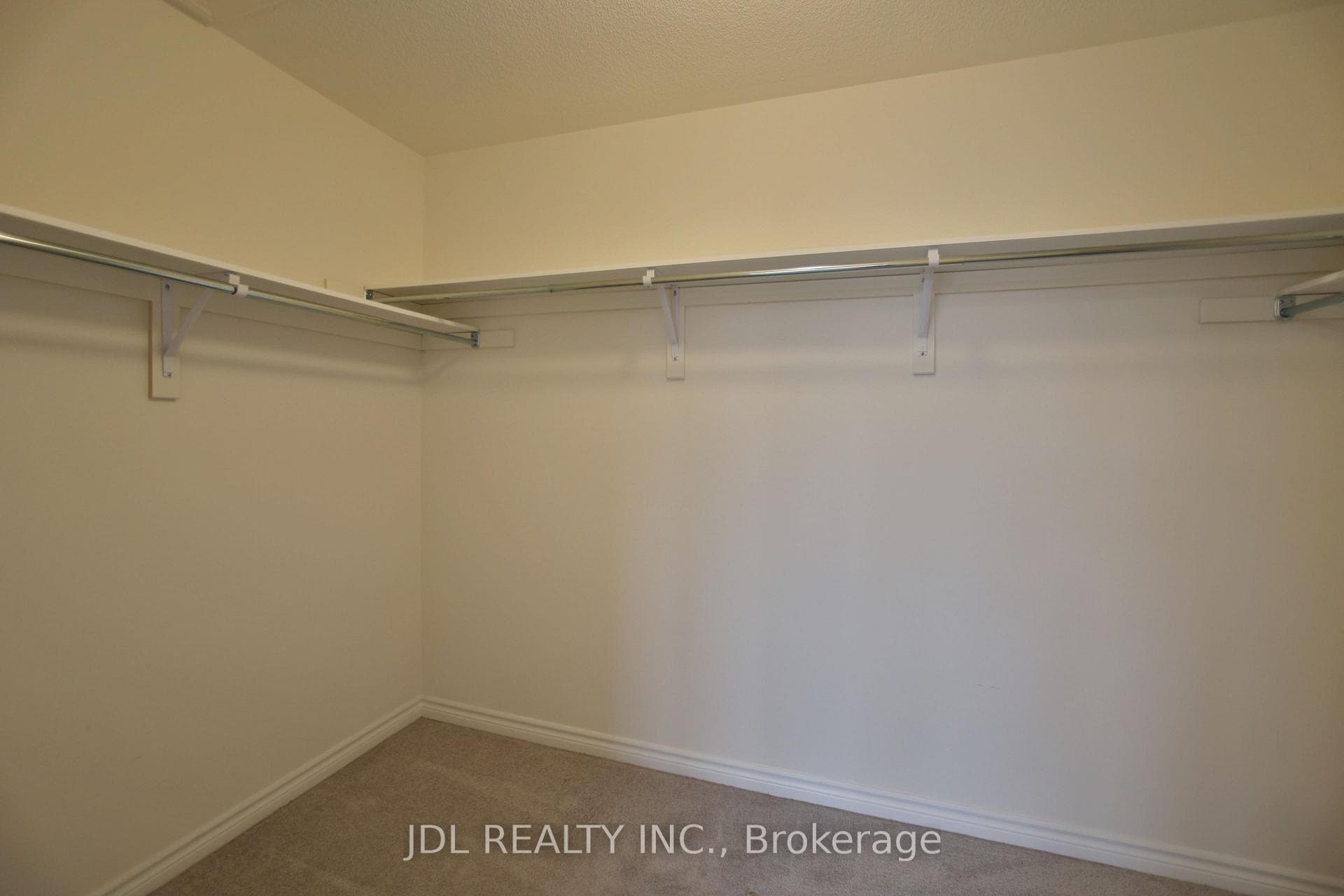 35 Valleo Street photo 15