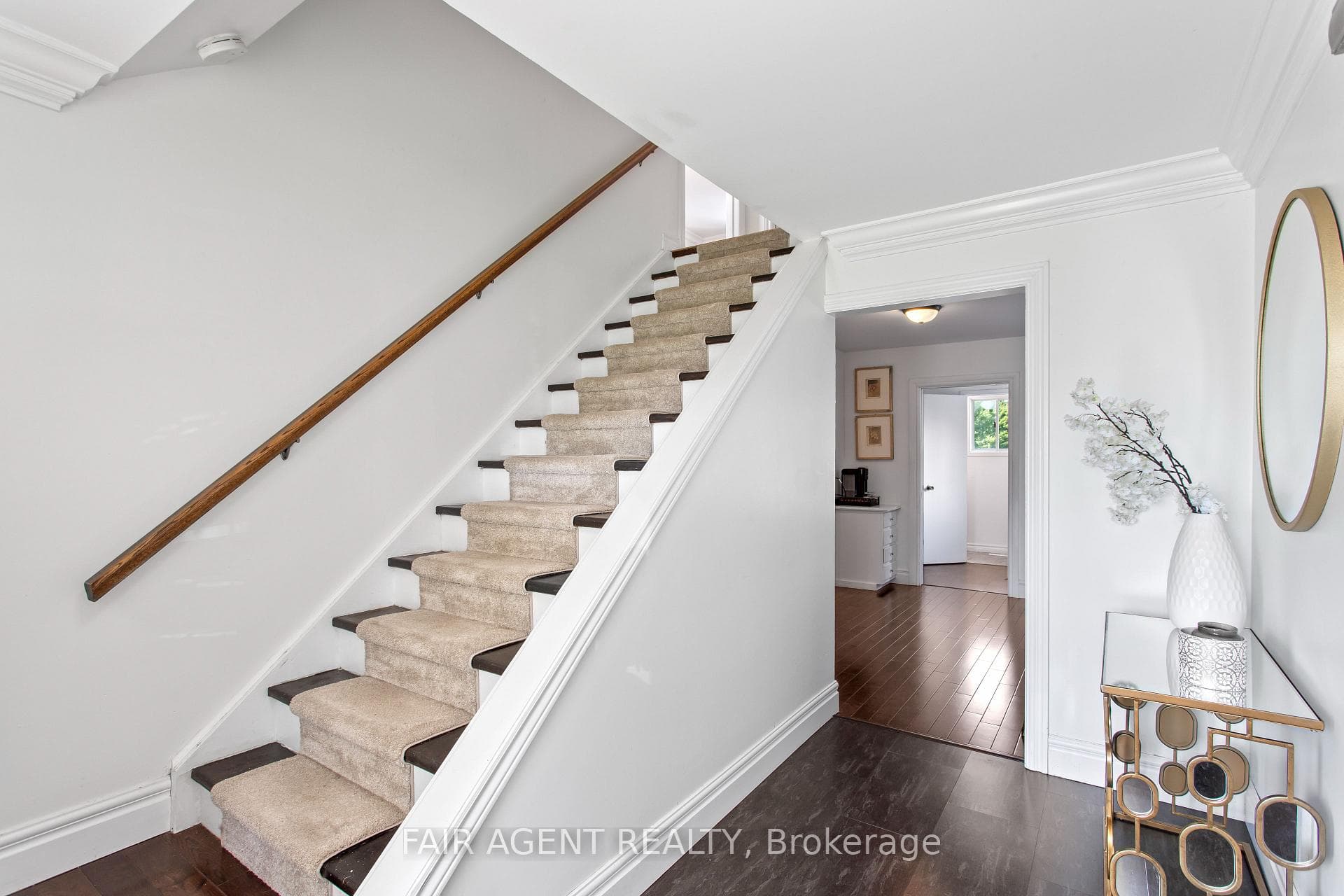 123 ACORN Crescent photo 19
