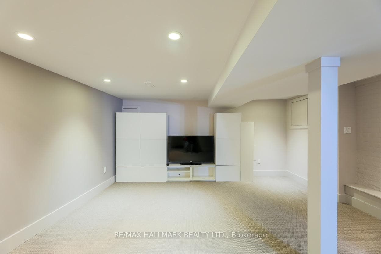 239 Bain Avenue photo 24