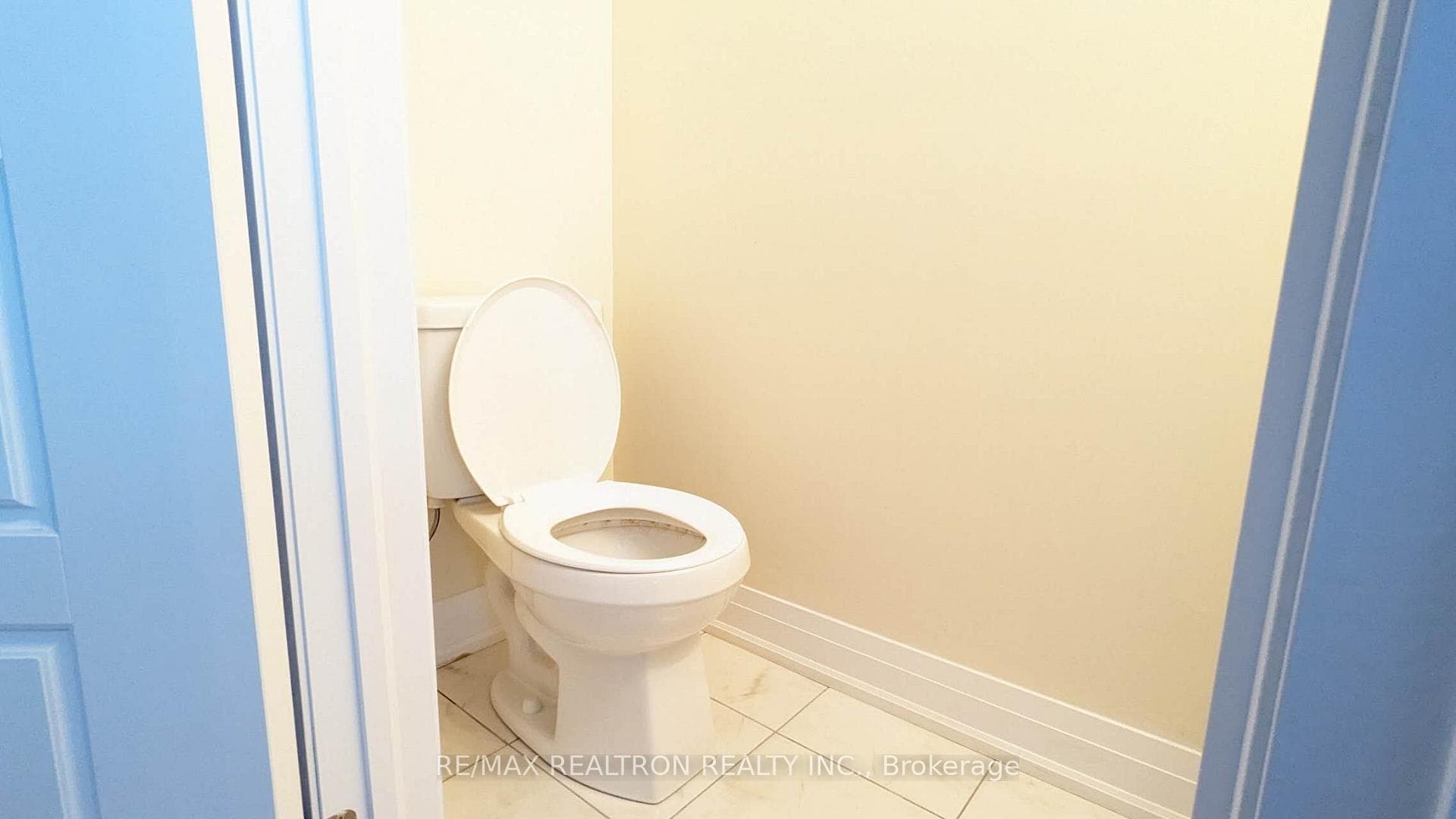 717 Lawrence Avenue Unit 35 photo 8