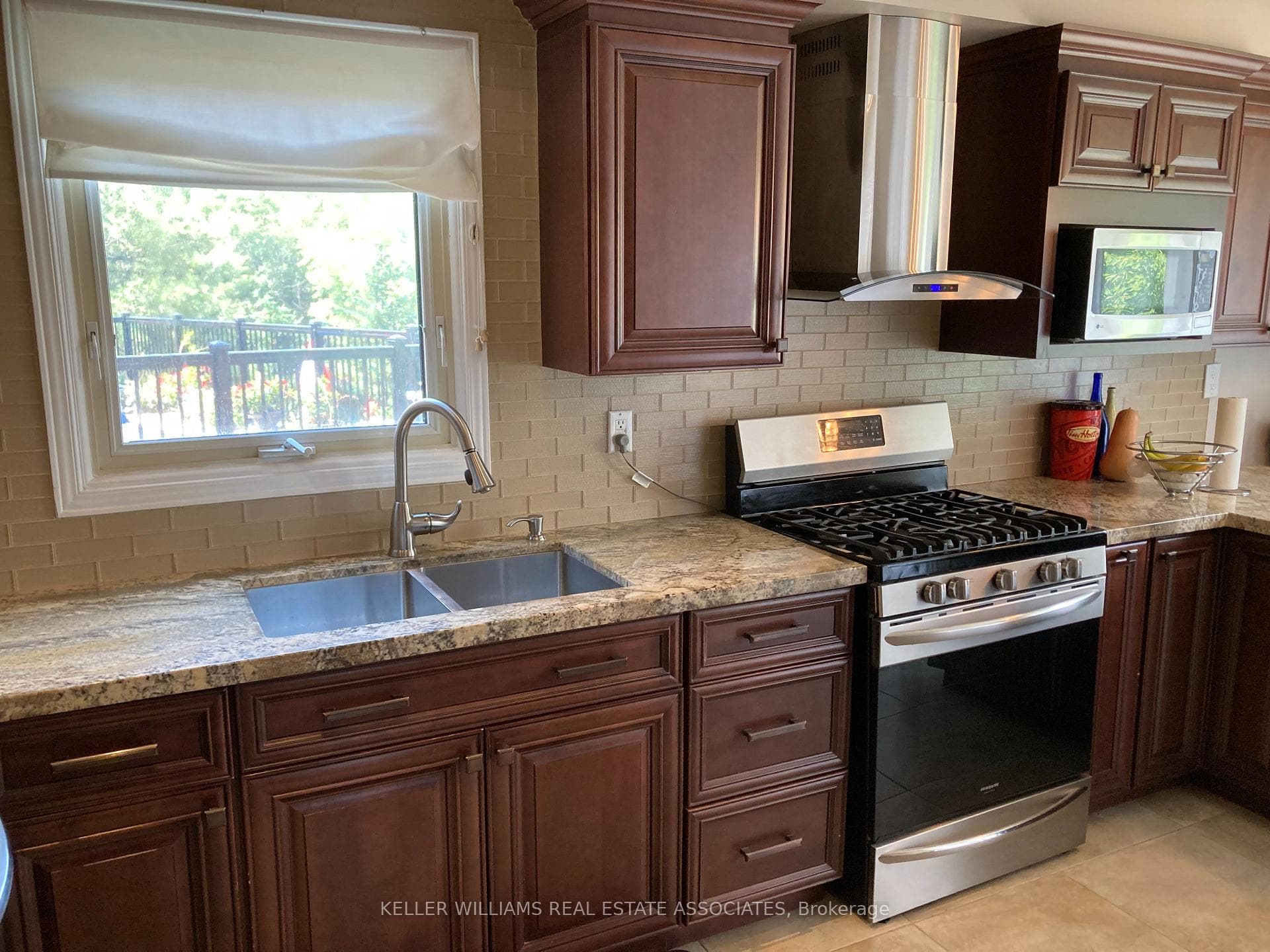 2355 Hargood Place photo 13