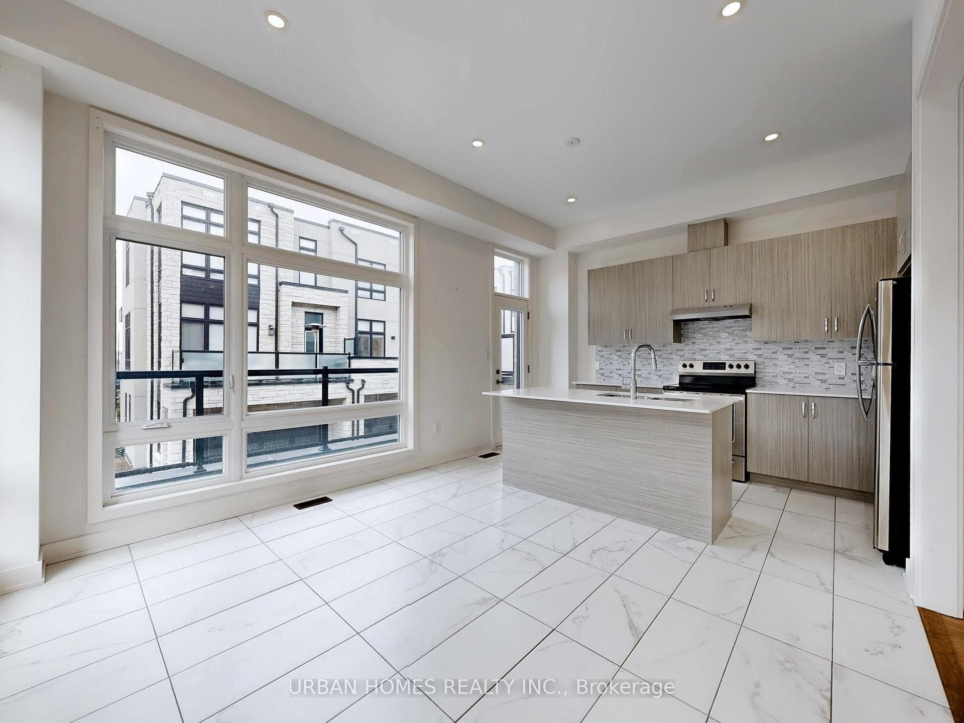 41 Gerussi Street photo 14