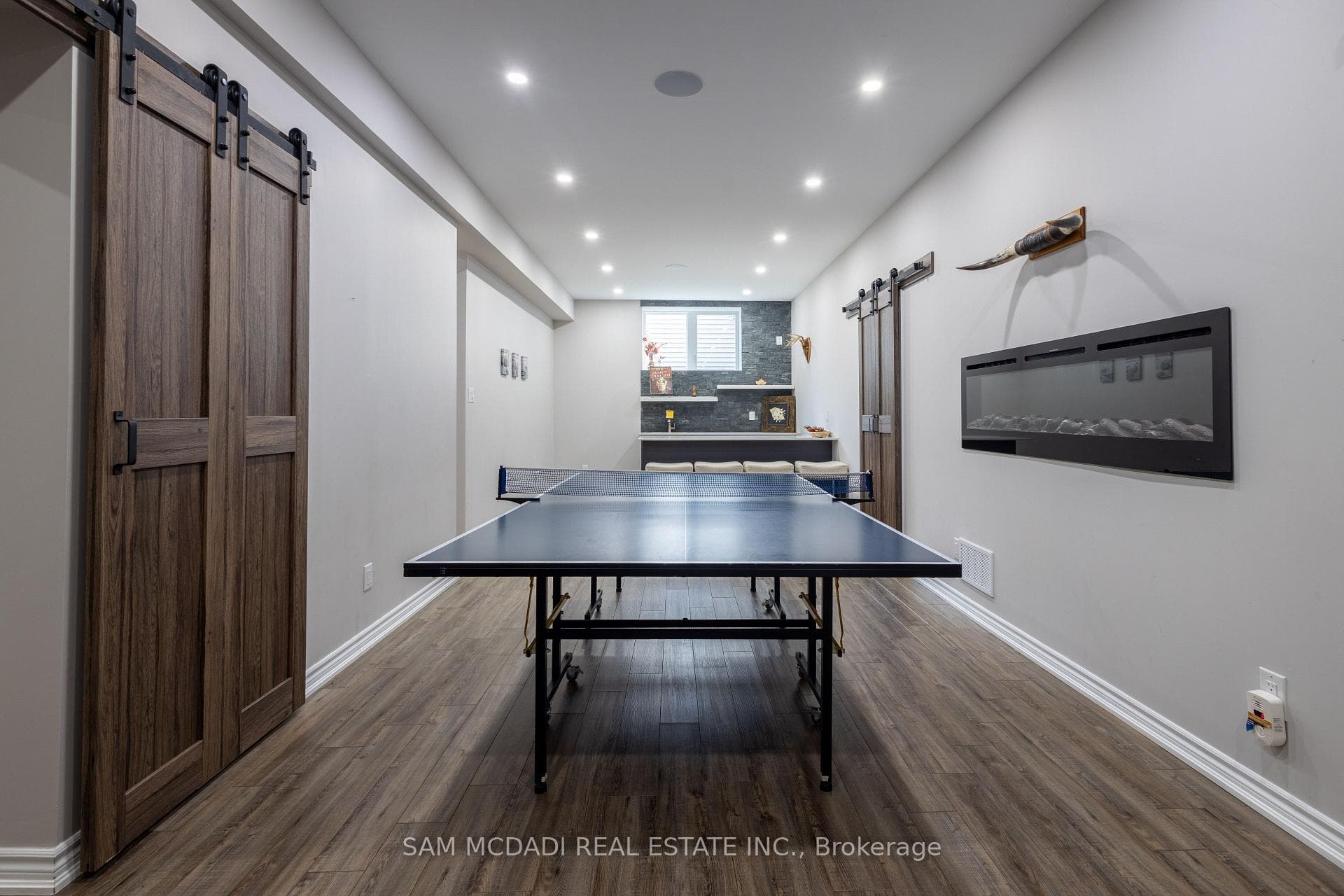 187 Beach Boulevard photo 31