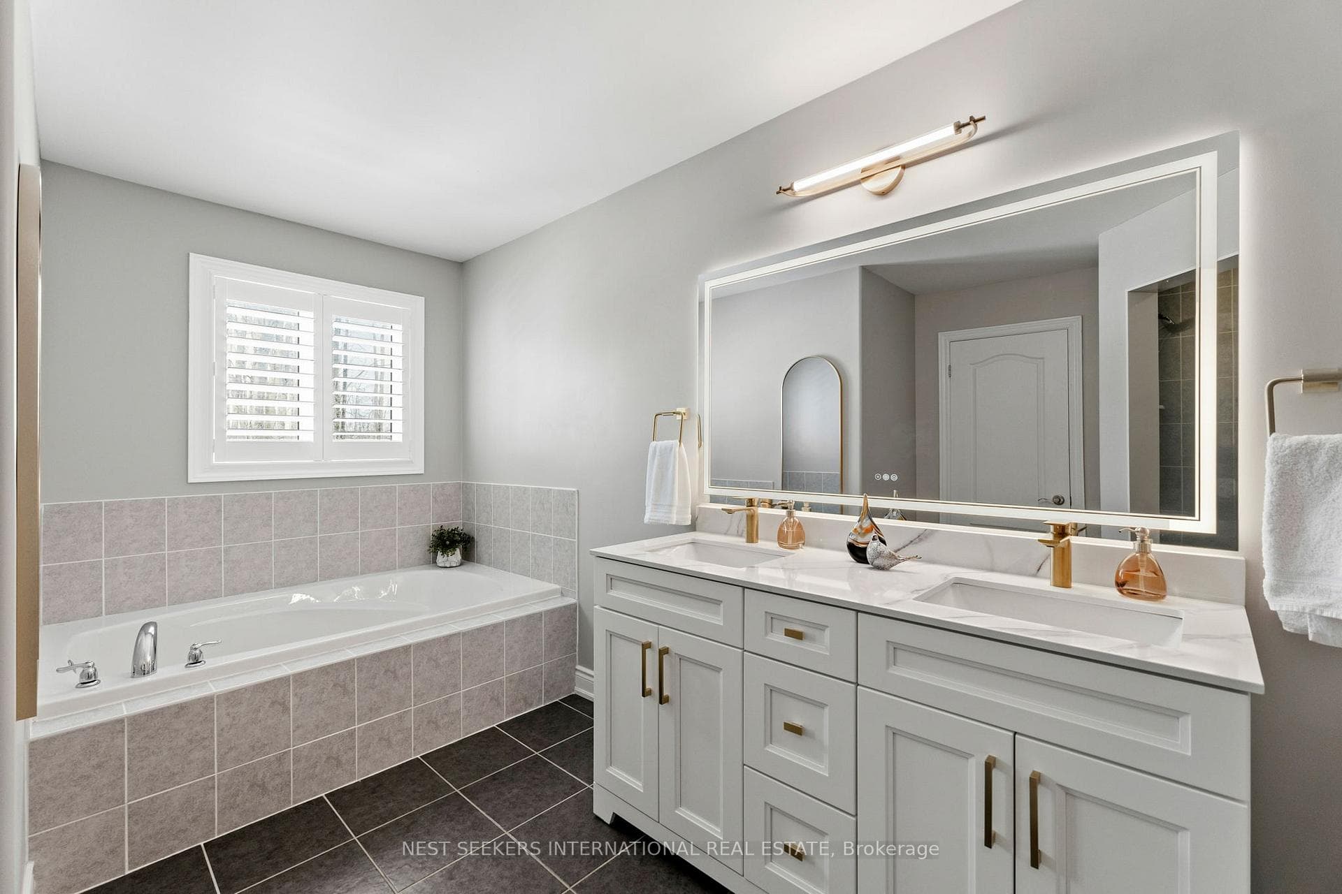 2998 Annalysse Drive photo 27