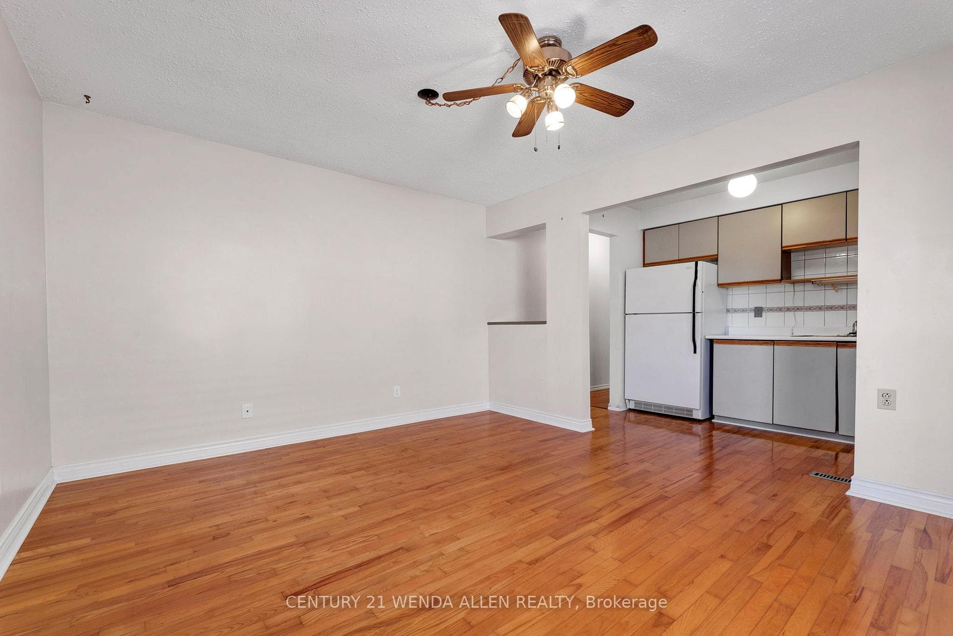 24 Lady Bower Crescent photo 5