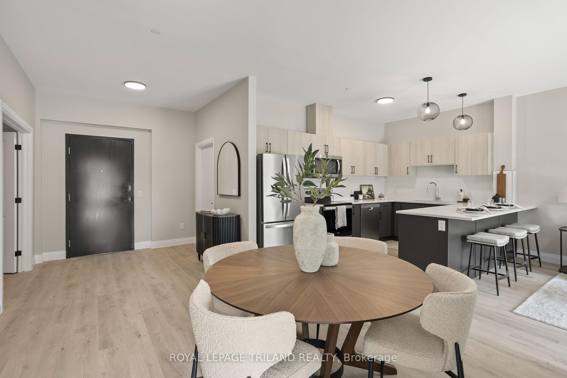 33318 RICHMOND Street Unit 206 photo 8