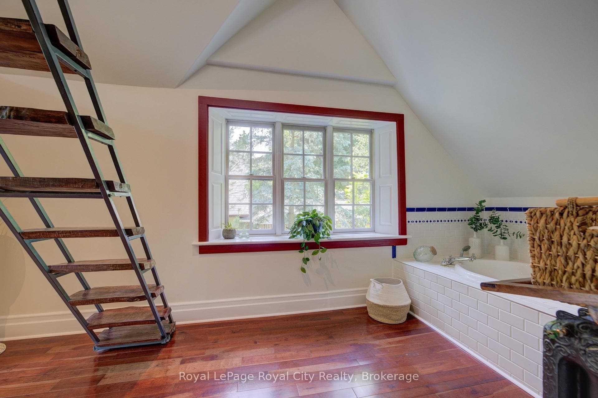 513 ST ANDREW Street photo 24