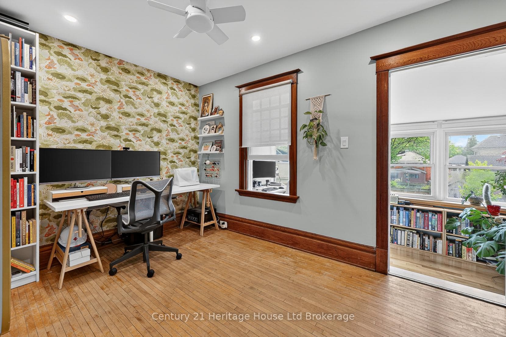 Bedroom/home office