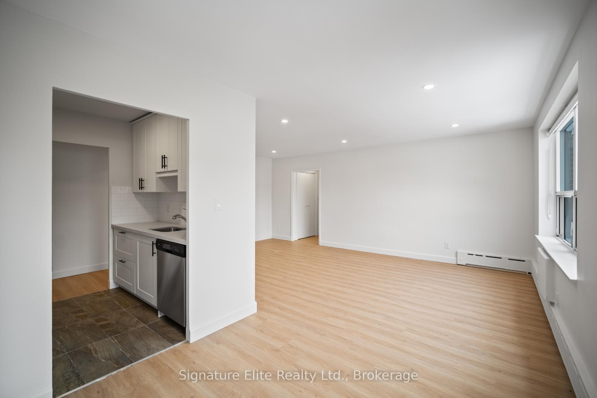 345 Lonsdale Road Unit 308 photo 4