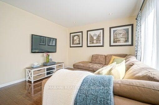 3 Van Fleet Terrace photo 5