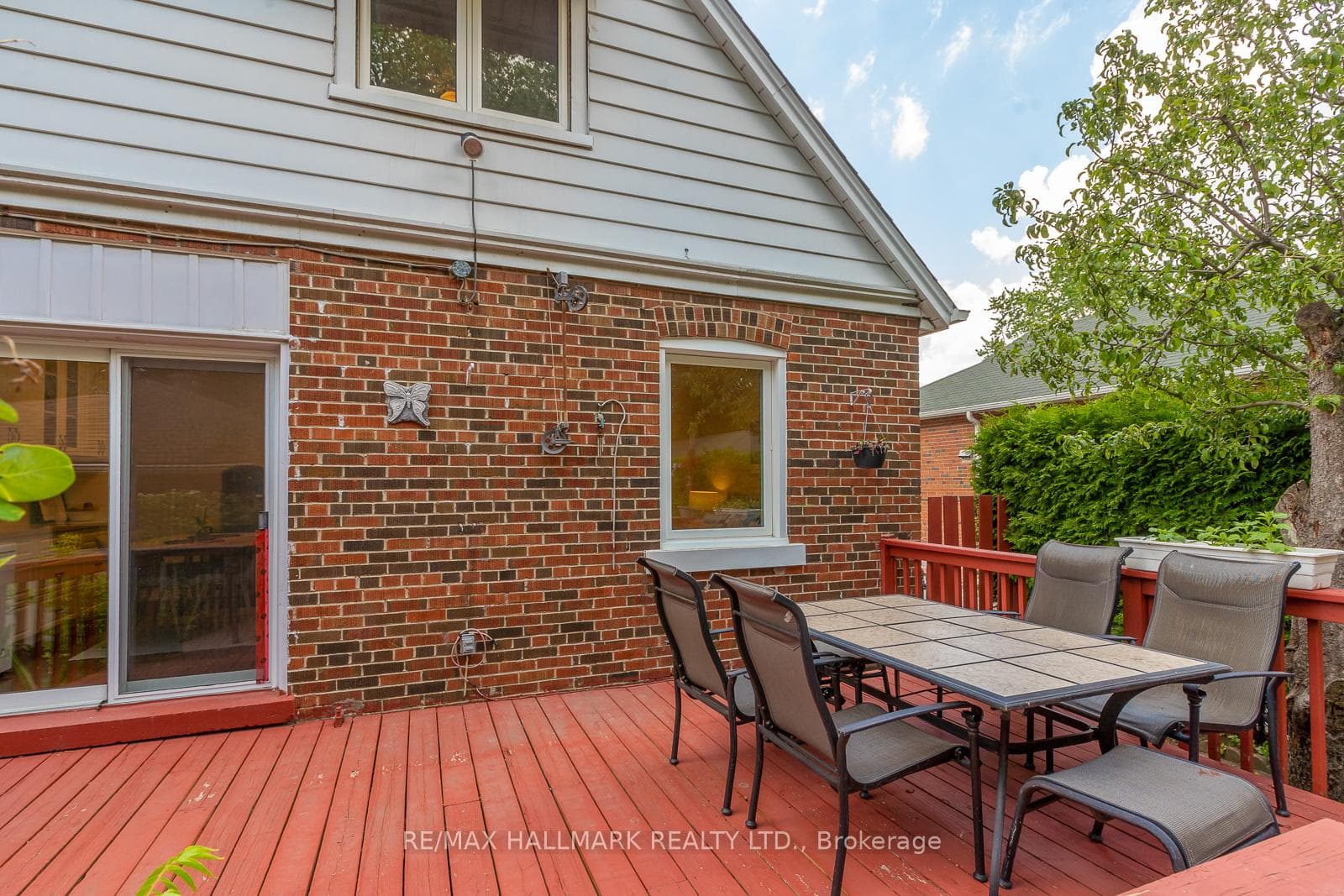 945 Pharmacy Avenue photo 37