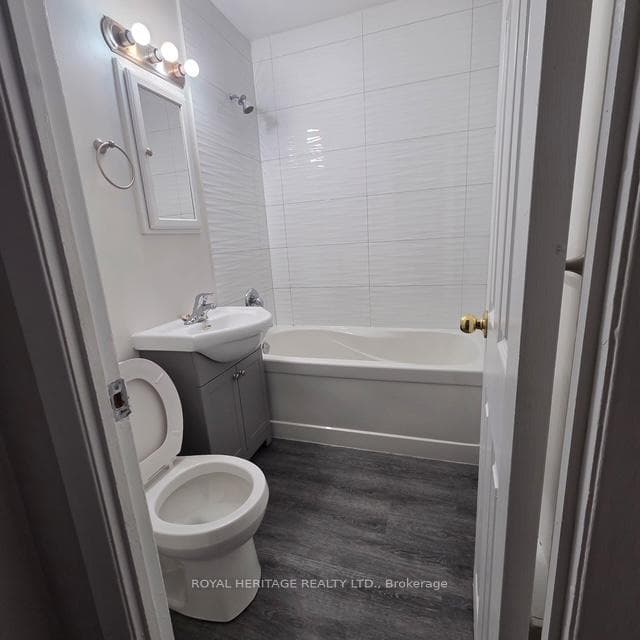 945 Simcoe Street Unit 2 photo 9