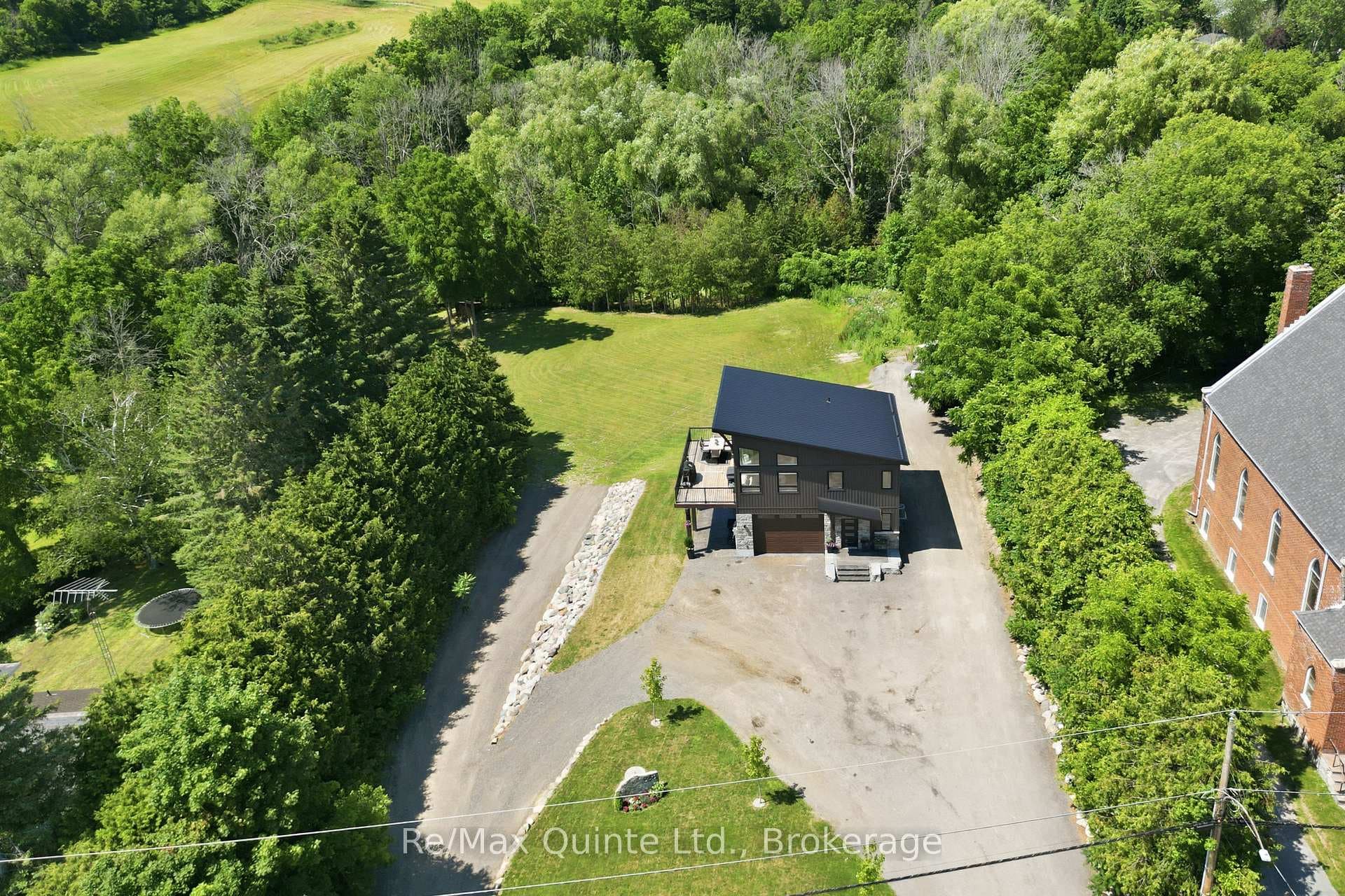 868 Smith Street photo 5