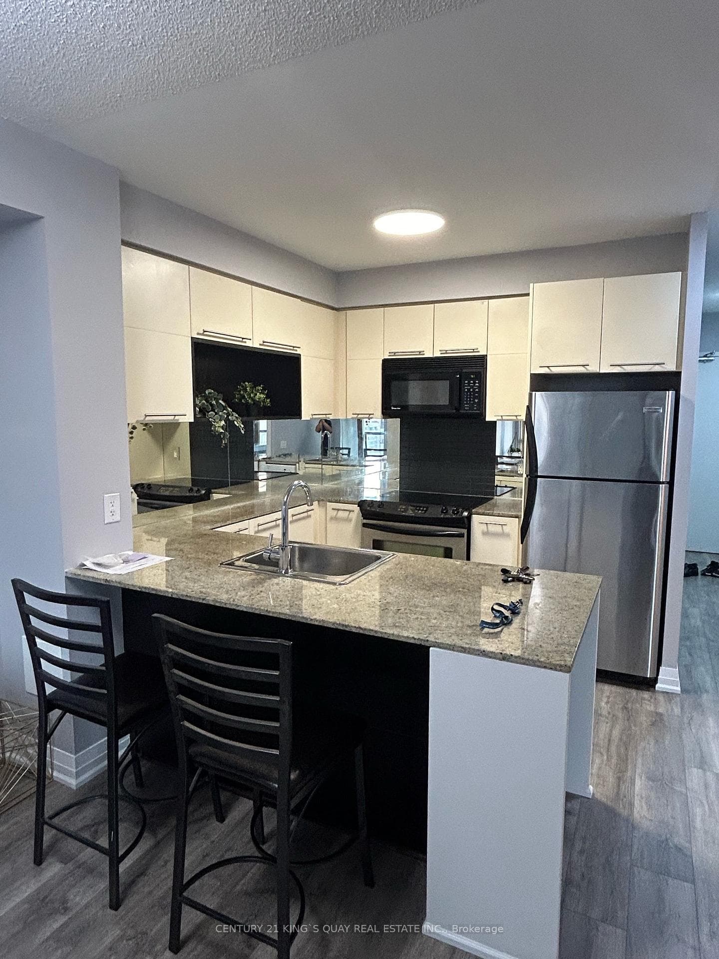 25 Carlton Street Unit 2206 photo 4