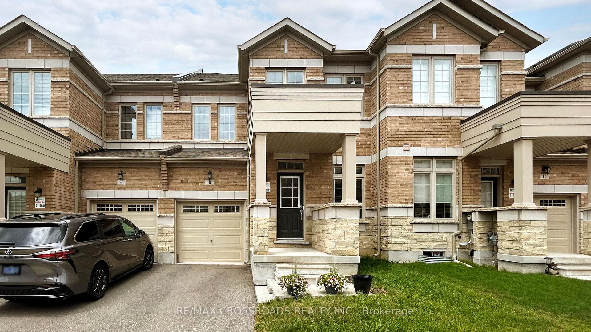 8 Luzon Avenue photo 1