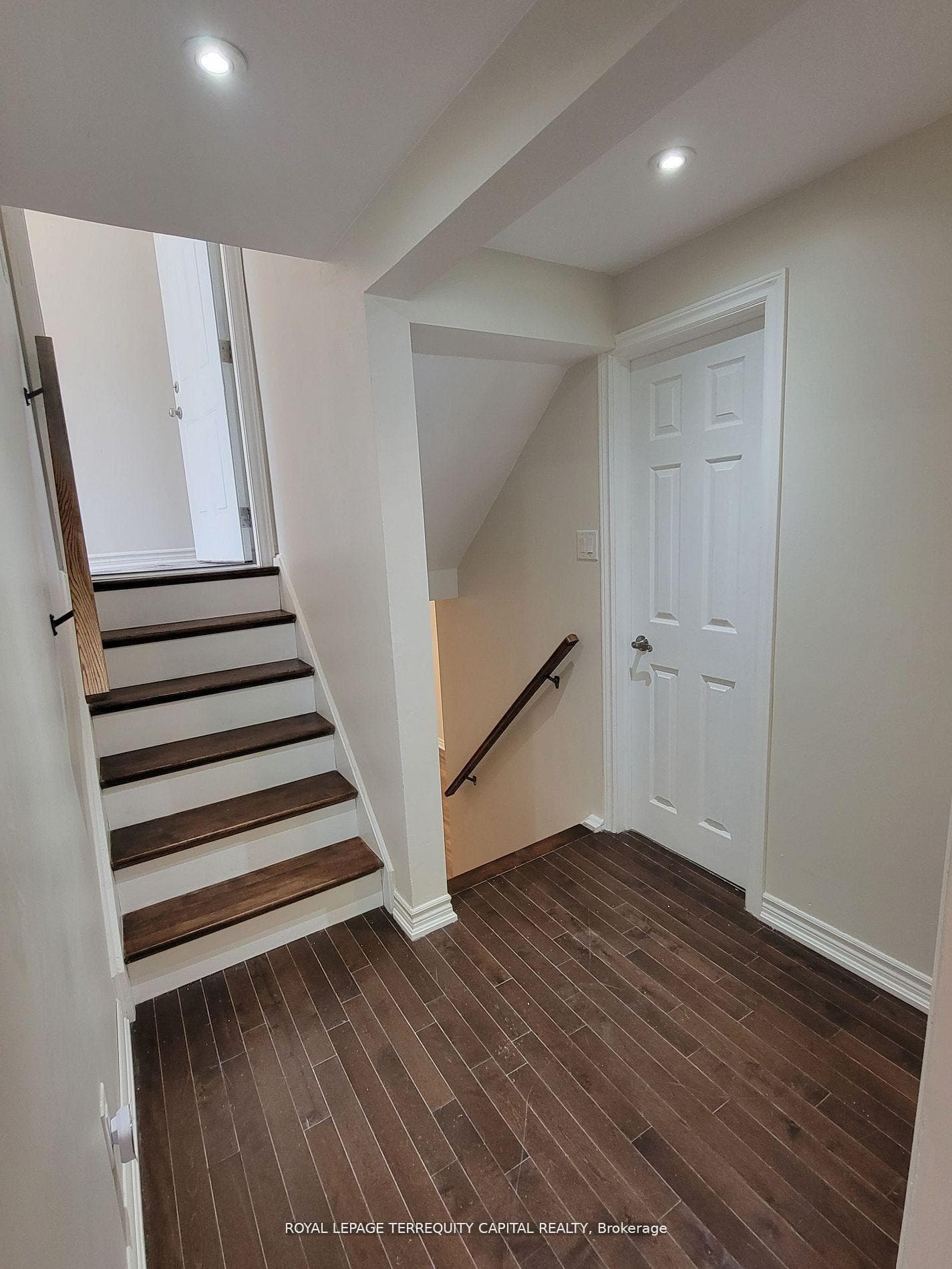 20 Mowat Crescent Unit Lower photo 7