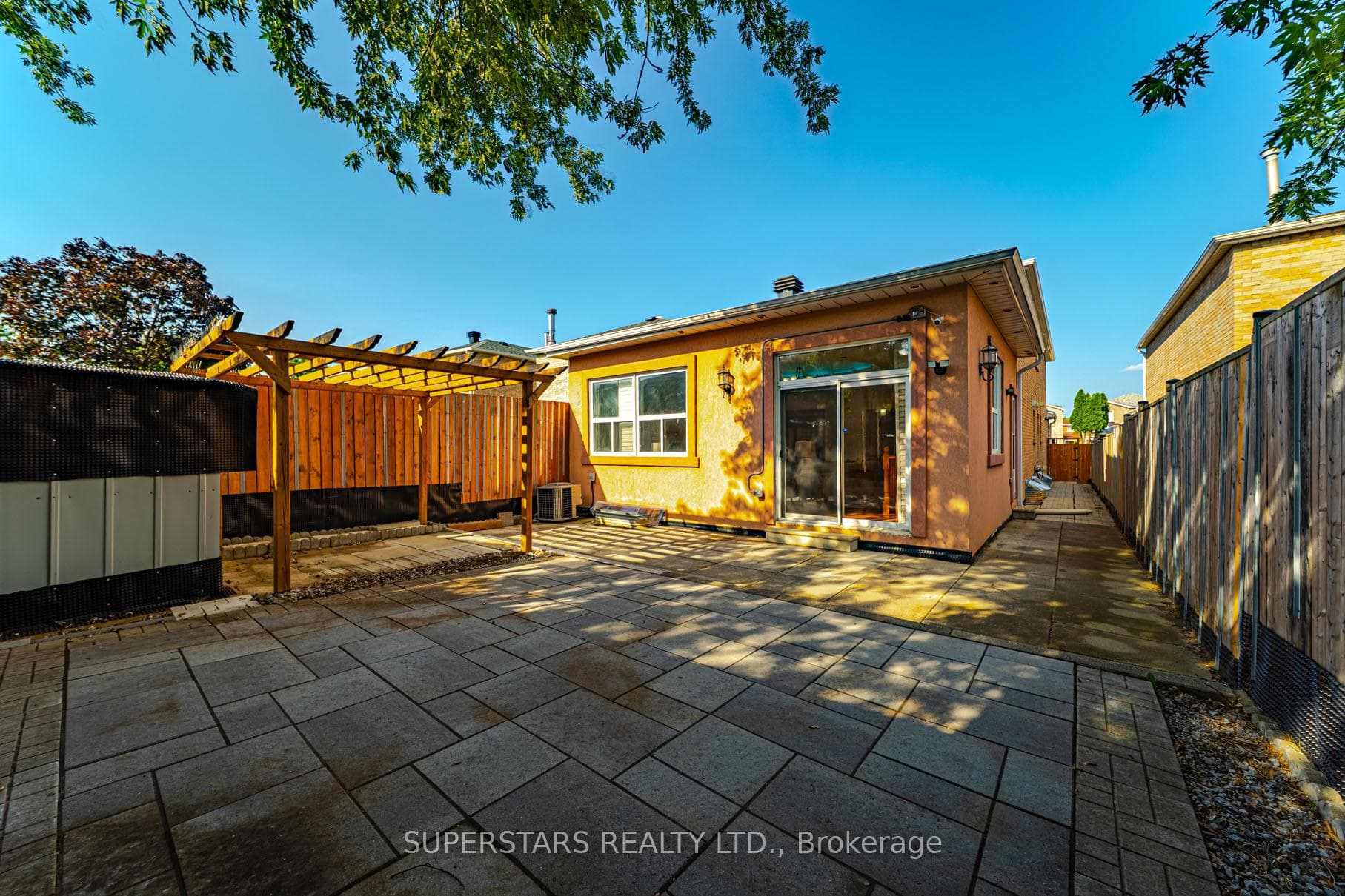 160 Galbraith Crescent photo 39