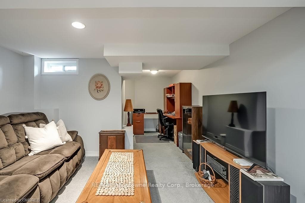 286 HAMILTON Drive Unit 1 photo 37