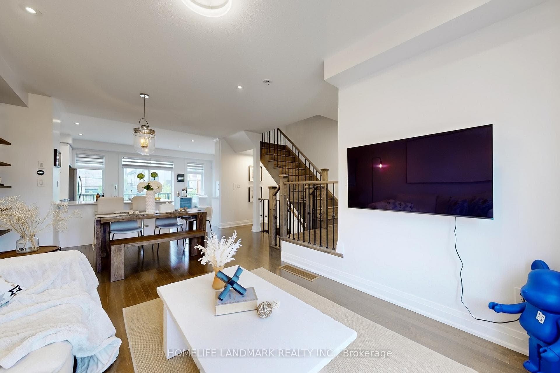 8B PARKER Avenue photo 7