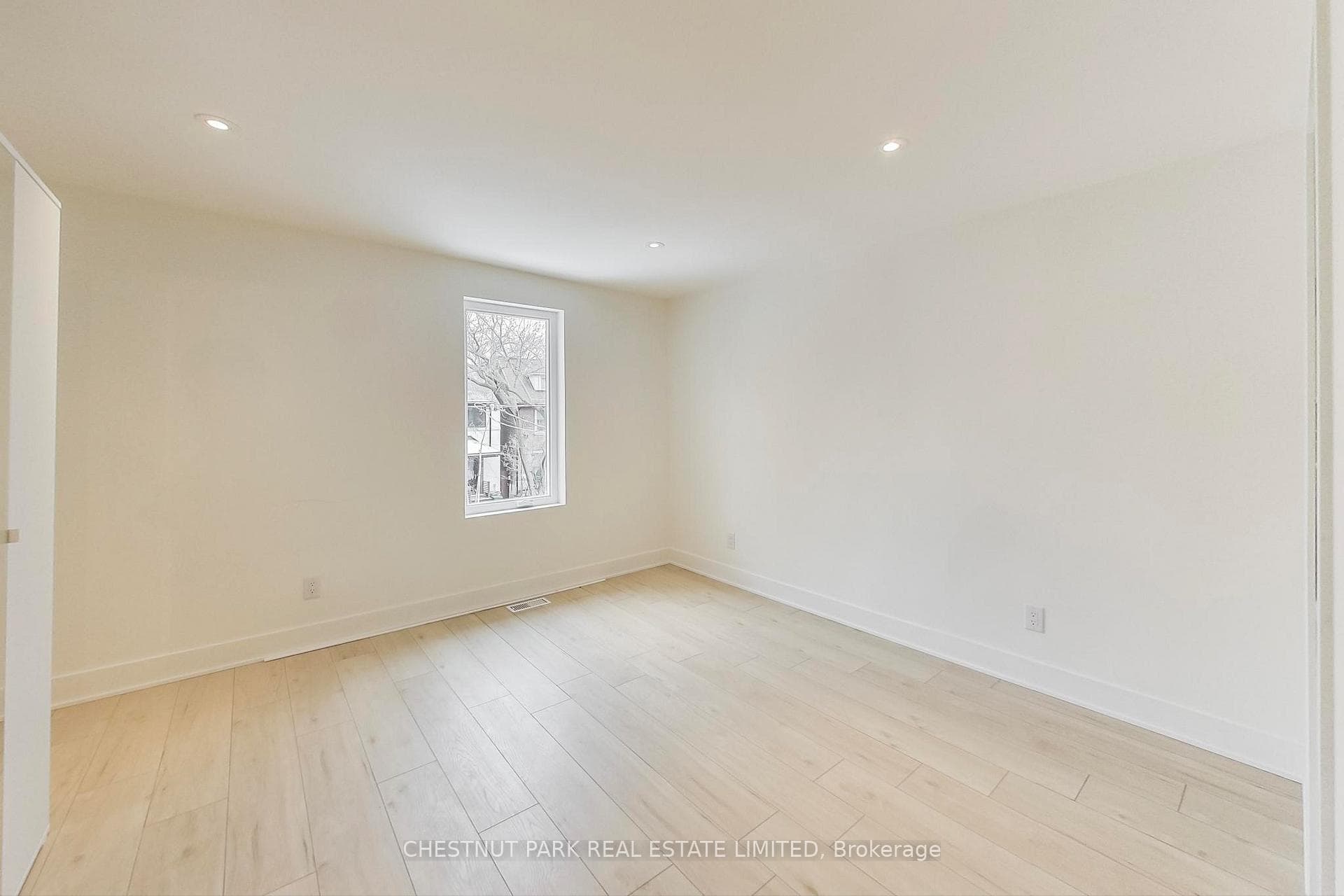 220 Albany Avenue photo 18