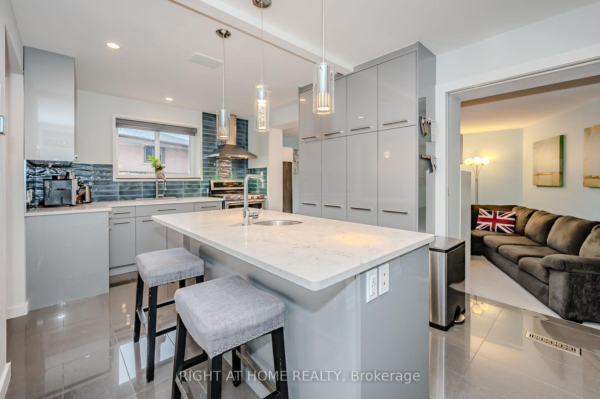 557 Boismere Court photo 8