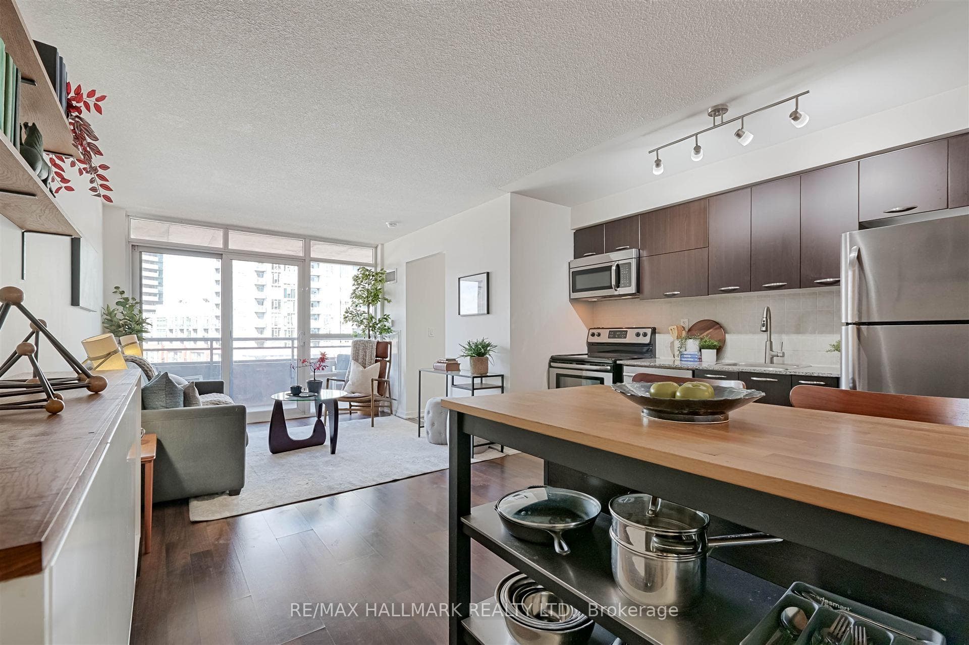 38 Joe Shuster Way Unit 721 photo 6