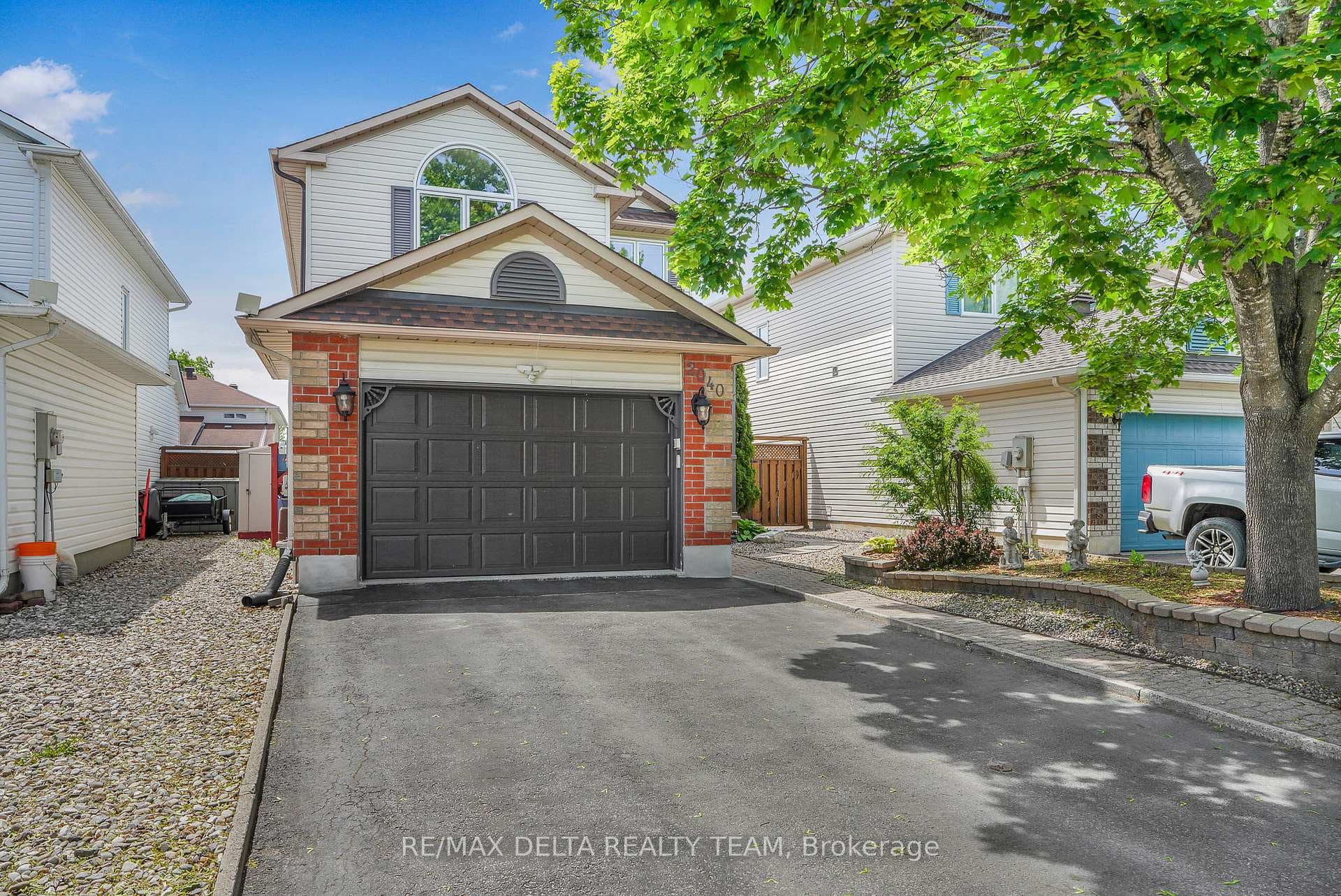 2040 Sunland Drive photo 1