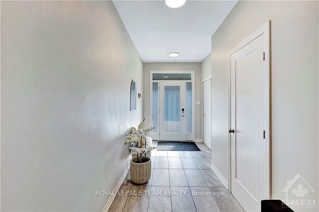 258 GOSSAMER Street photo 3