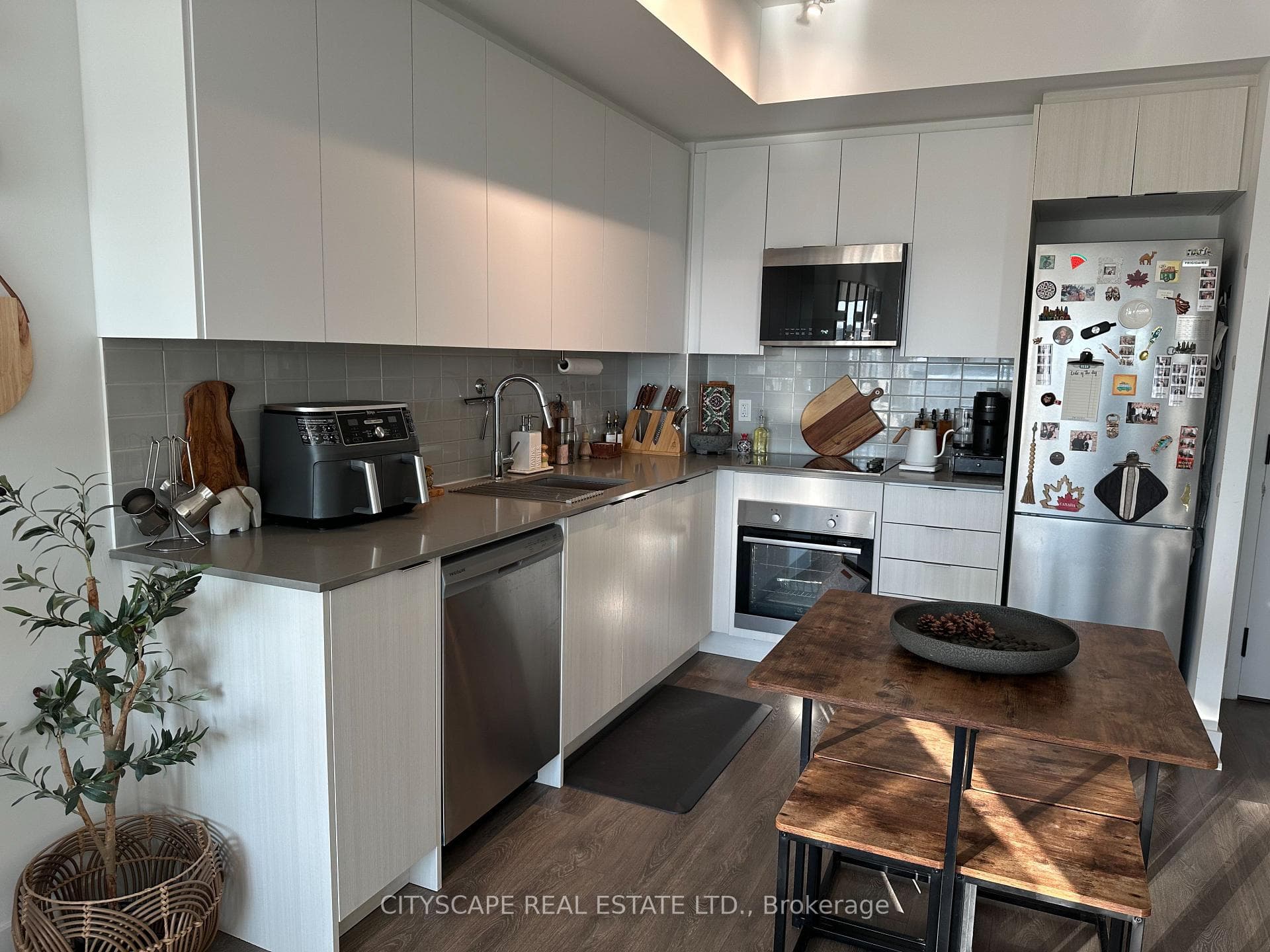 2489 Taunton Road photo 7