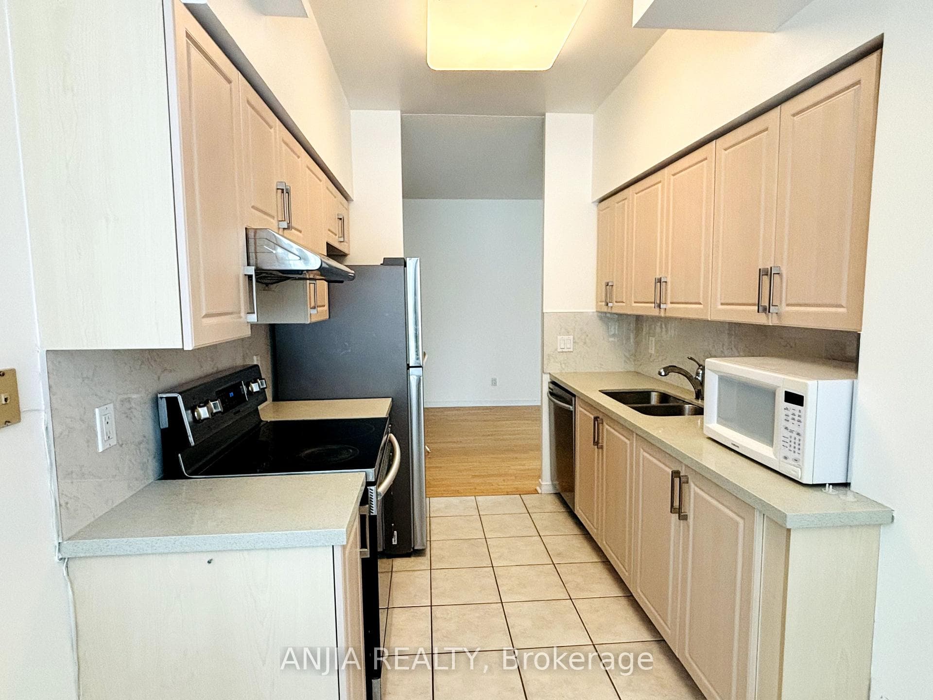 8 Hillcrest Avenue Unit 506 photo 3