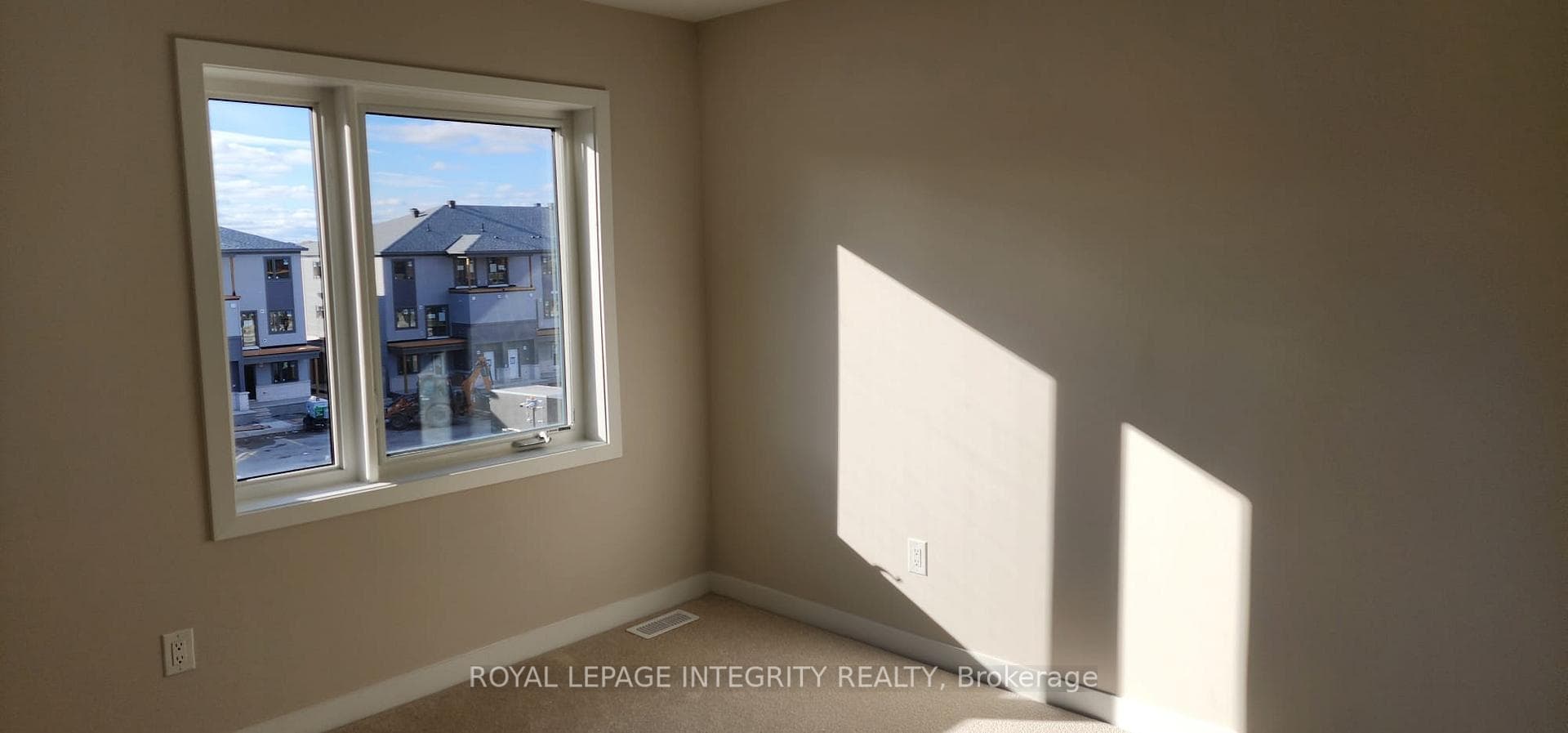 602 Parnian Private photo 14