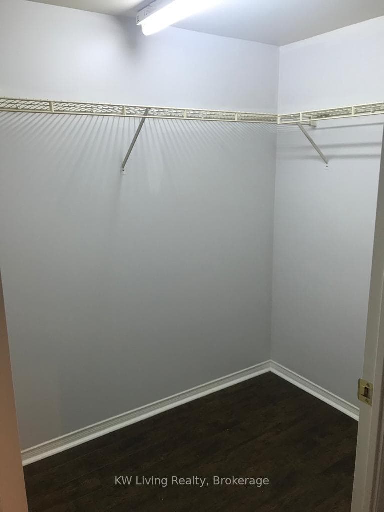 889 Bay Street Unit 503 photo 9