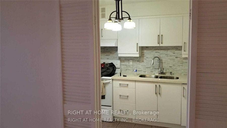 20 Edgecliff Golfway Unit 1416 photo 16