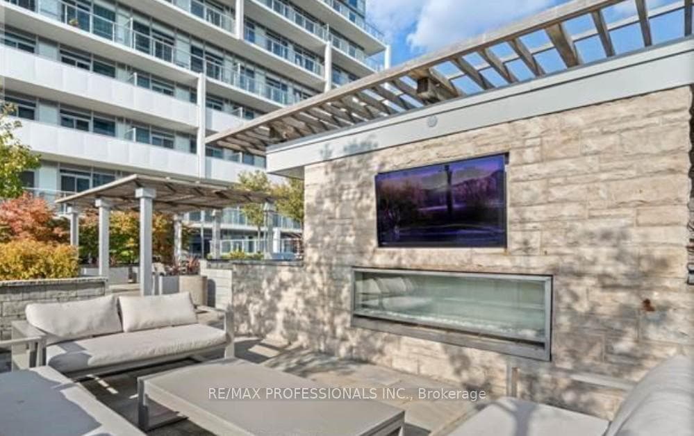 55 Speers Road Unit 1011 photo 10