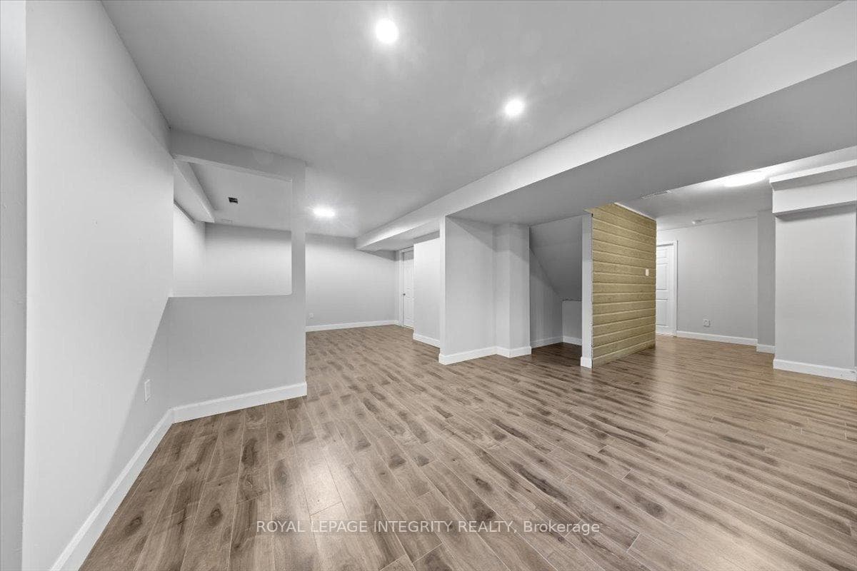 32 Eliza Crescent photo 35