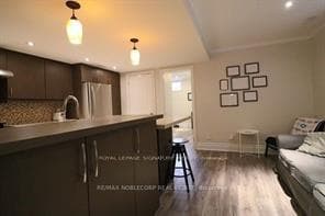 45 Briar Hill Avenue Unit Lower photo 3
