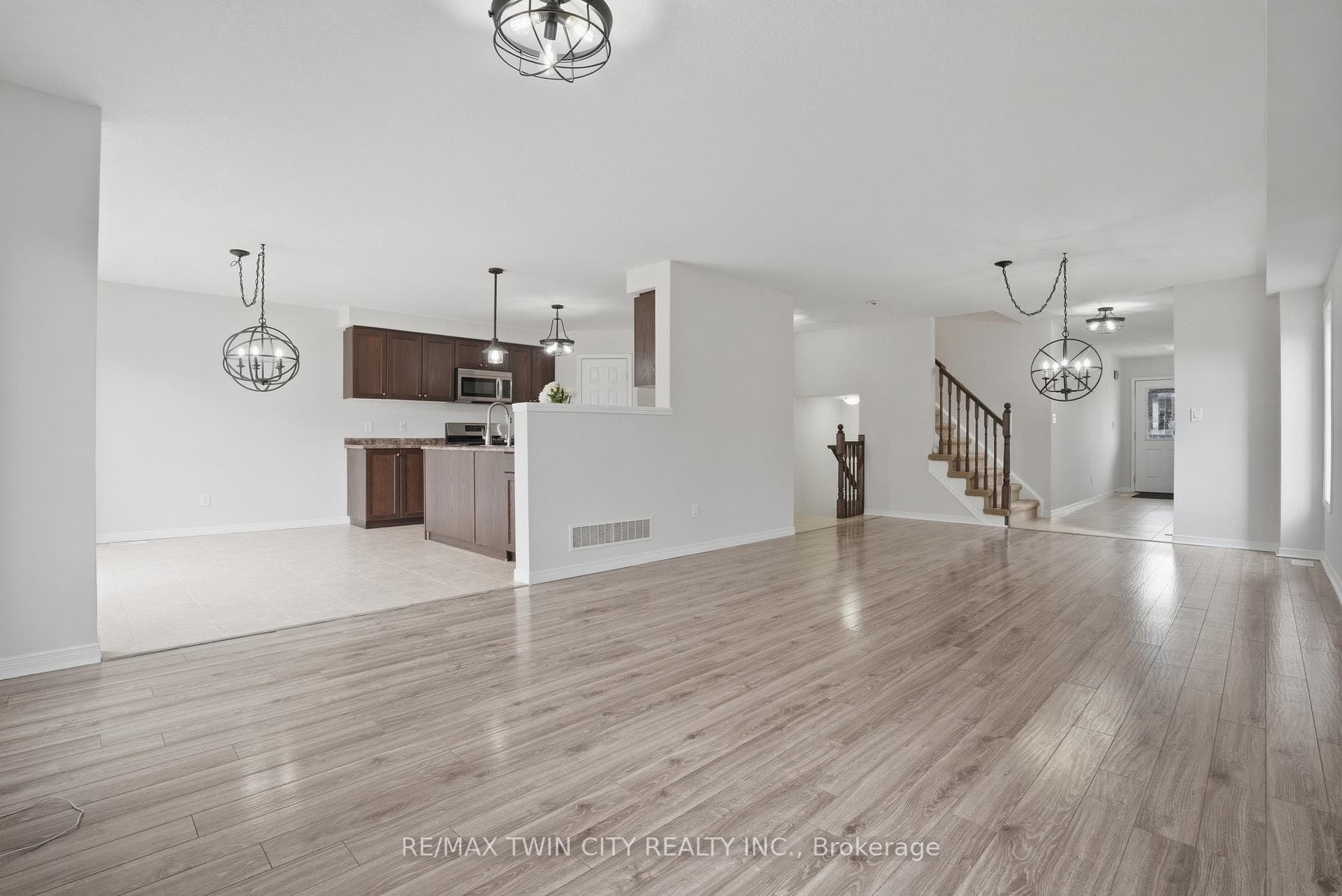 288 Steepleridge Street photo 8