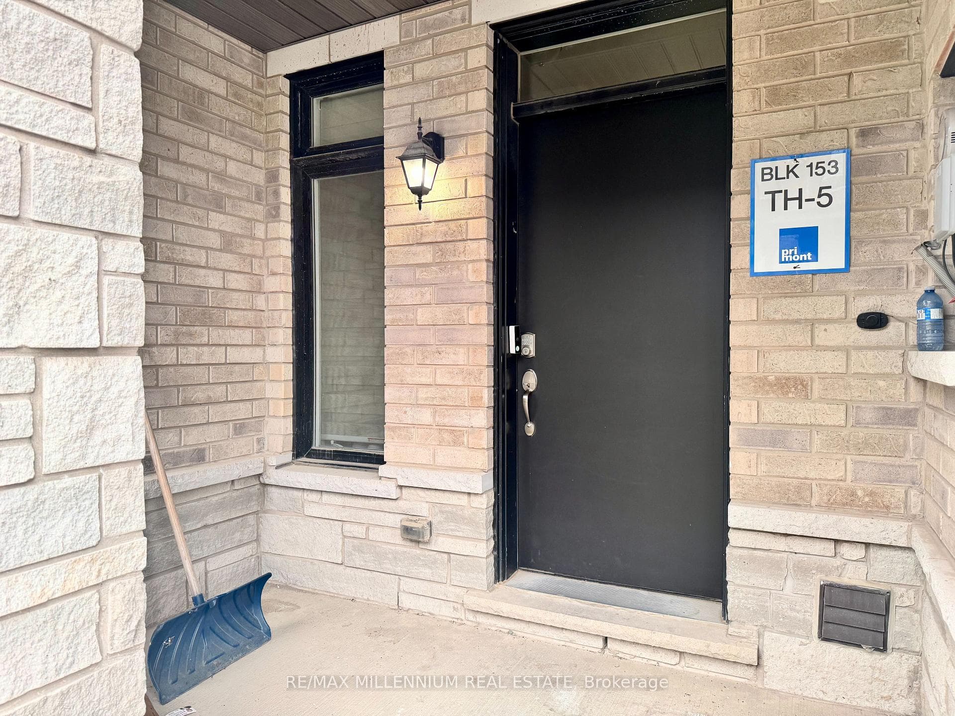 1559 Moonseed Place photo 2