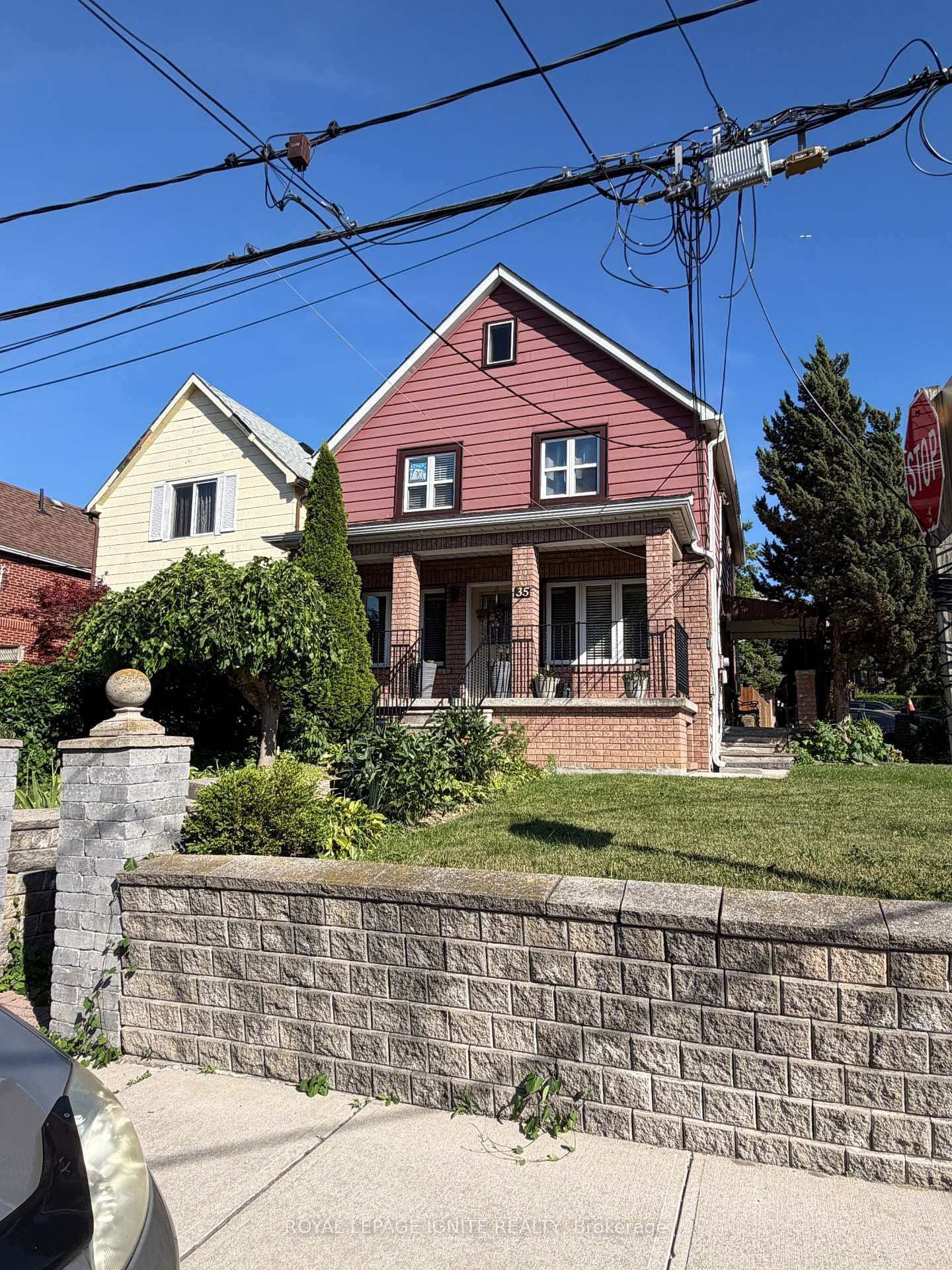 35 Hillary Avenue photo 1