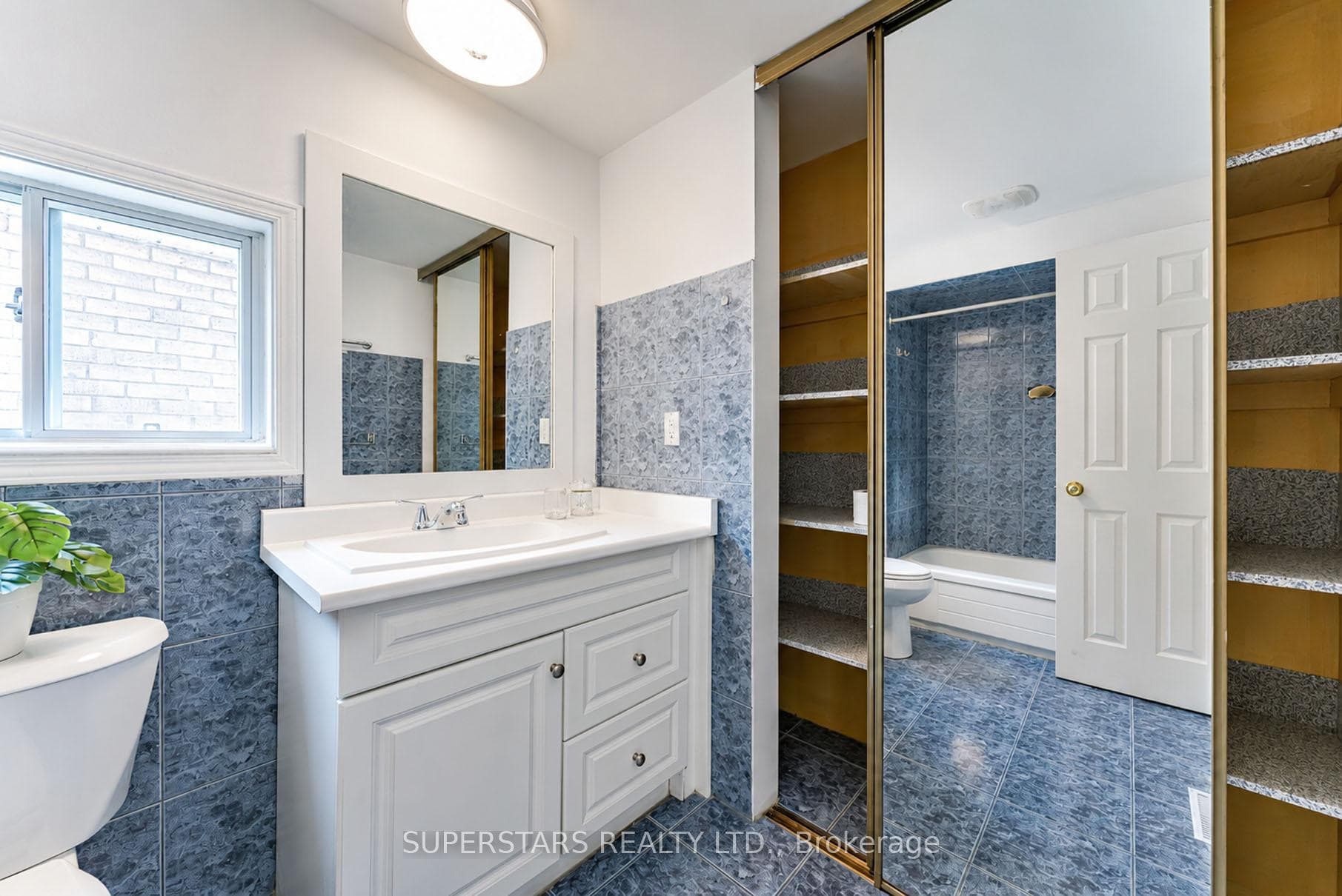 160 Galbraith Crescent photo 25