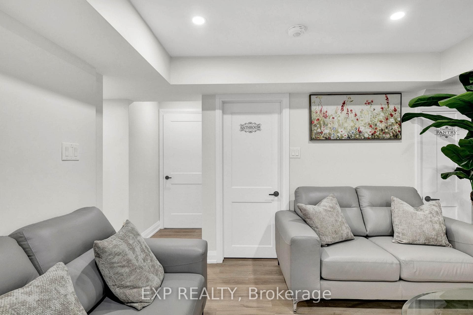 448 Dougall Avenue Unit Unit B photo 4