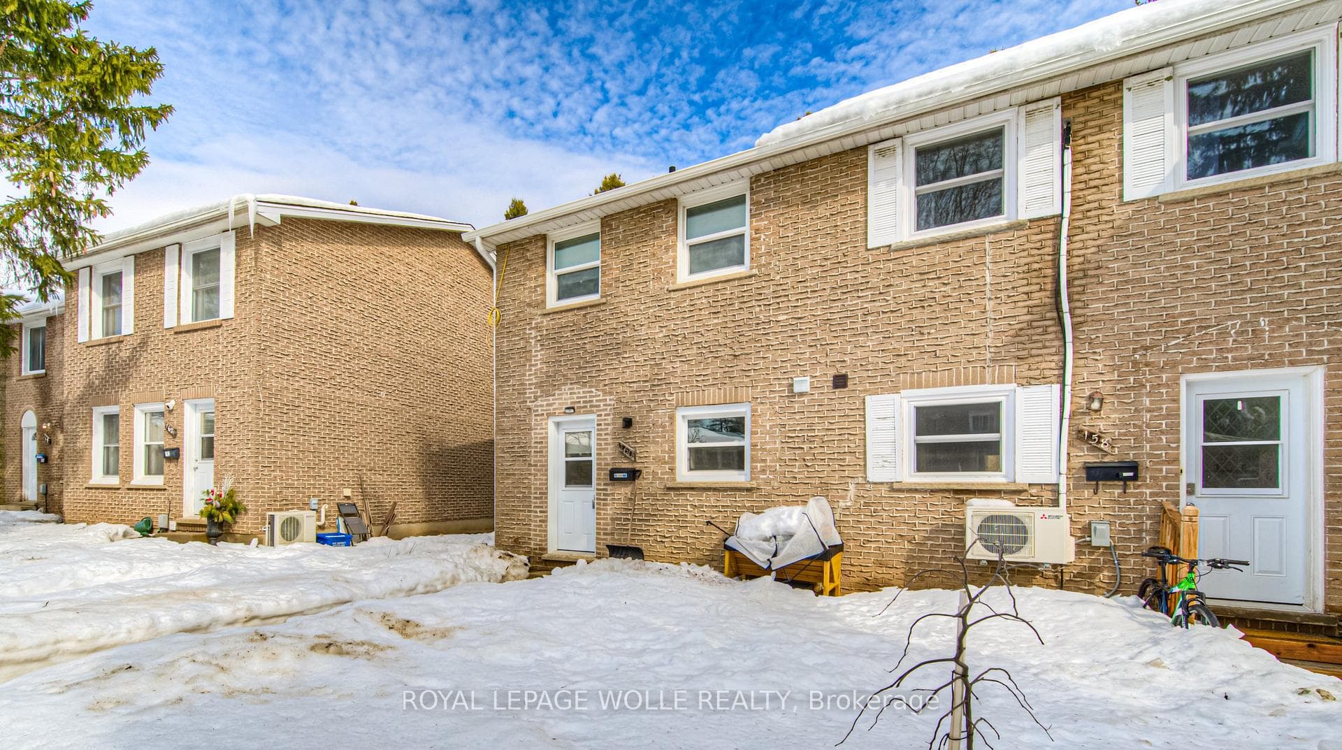 160 Westcourt Place photo 3