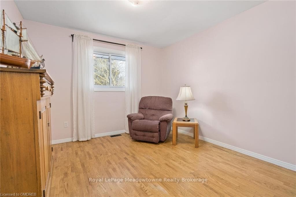 425 WELLINGTON Street photo 15
