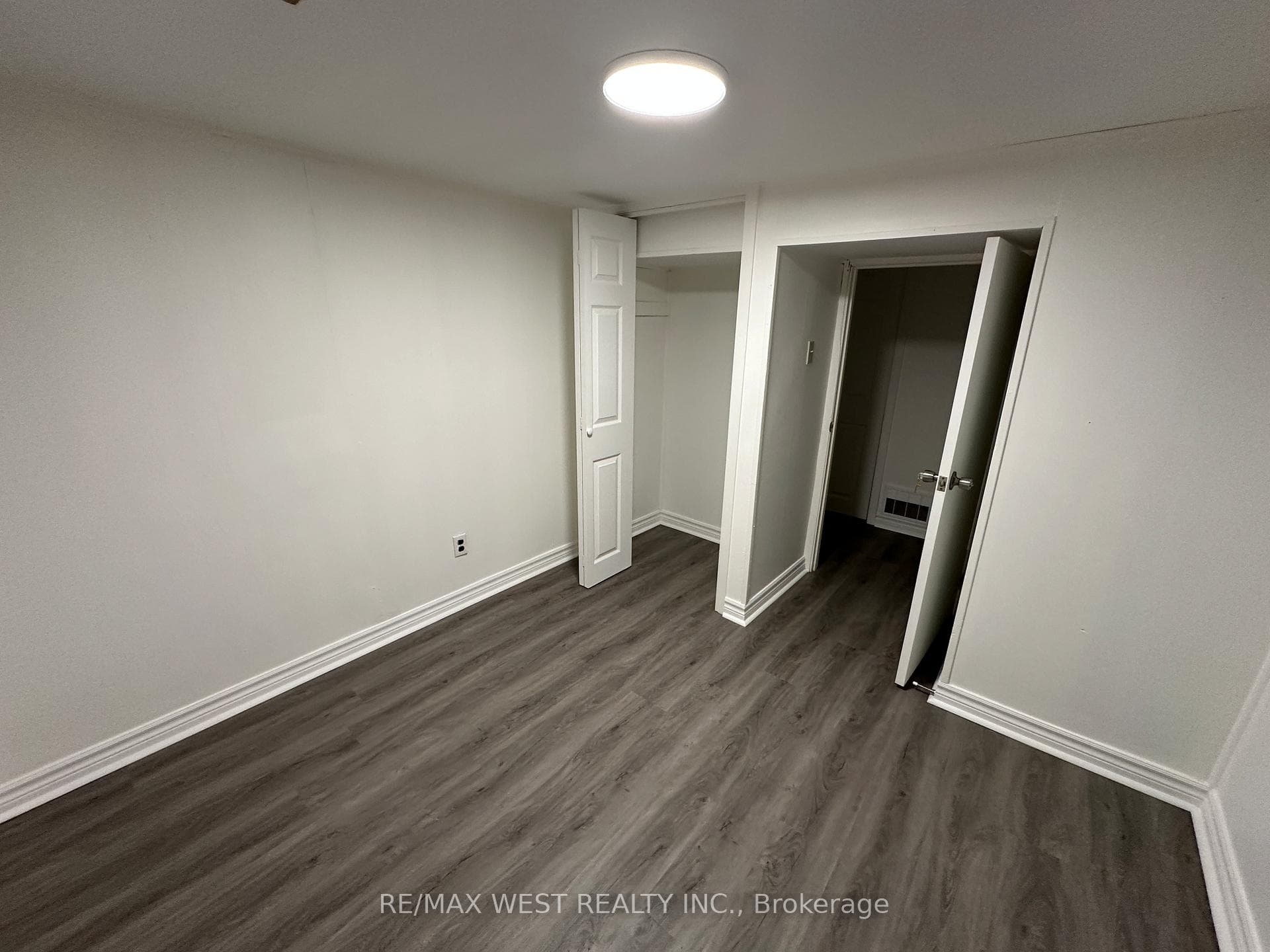 26 Walter Avenue Unit Lower photo 13