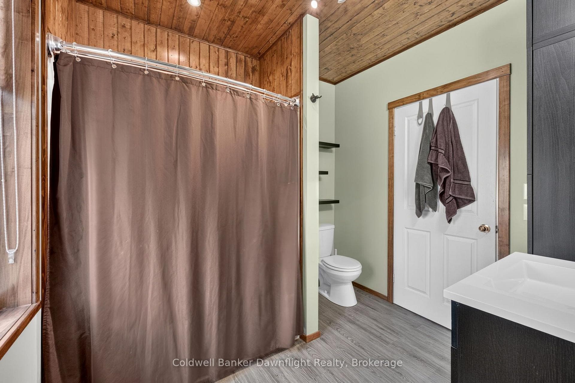 75 London Road photo 24