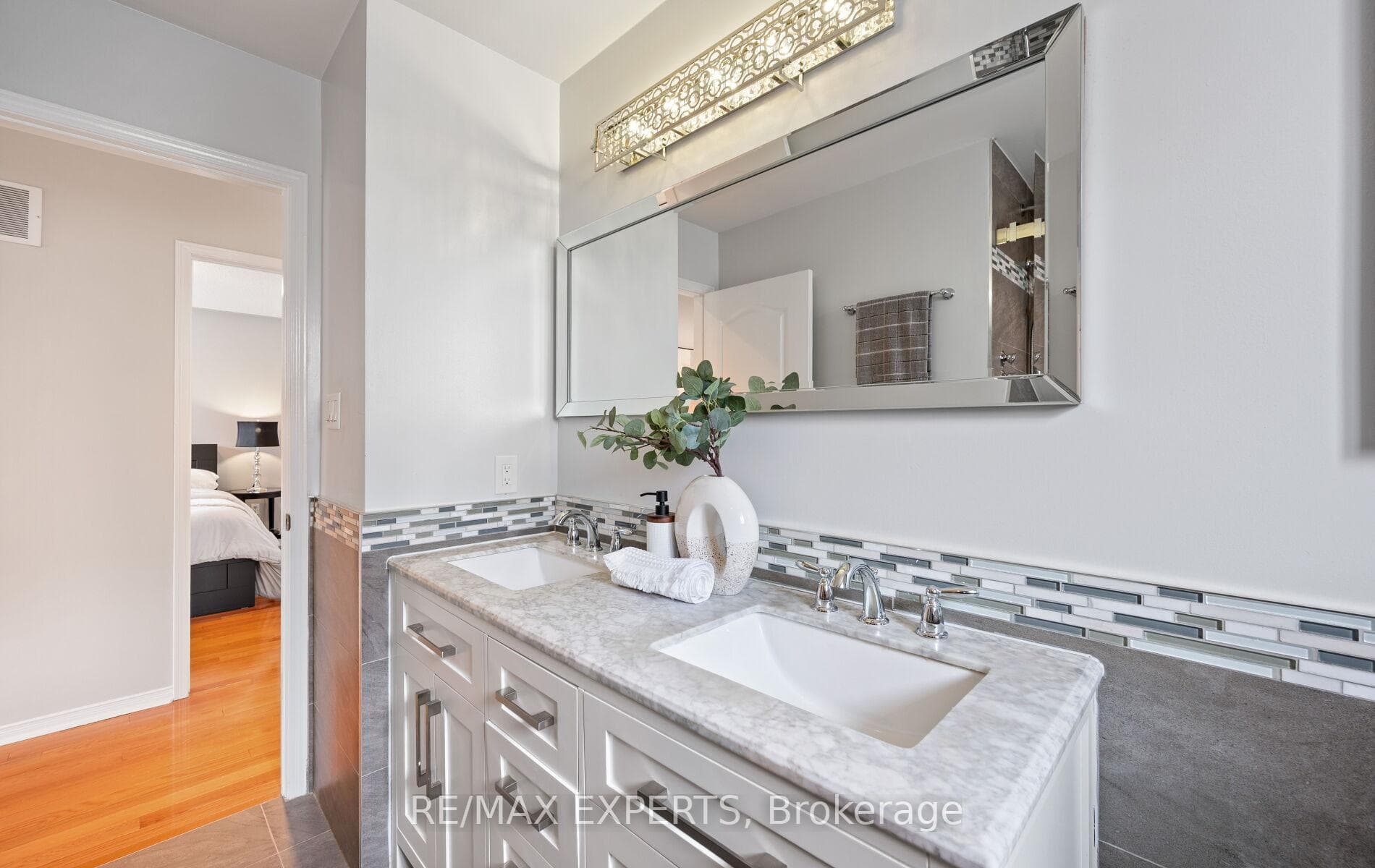 214 Waterbury Street photo 32