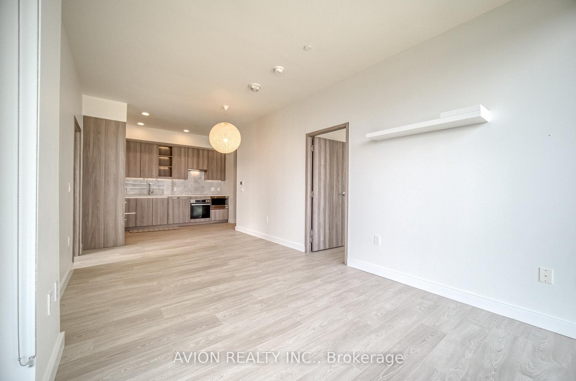 85 Mcmahon Drive Unit 602 photo 14