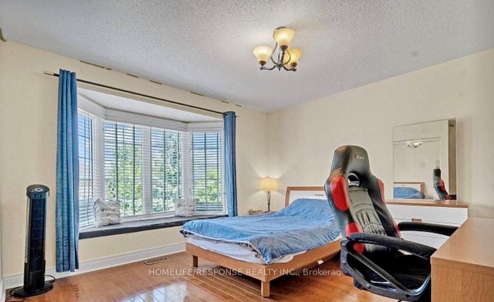 1382 STOREY Drive photo 18