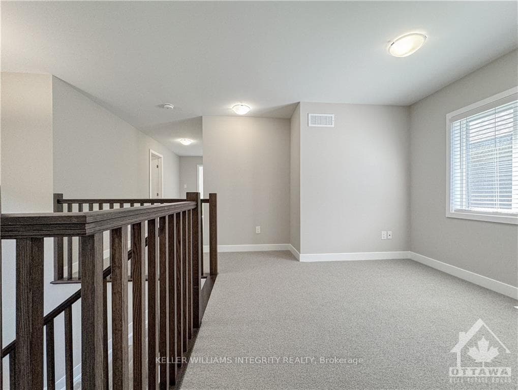 308 WHITHAM Crescent photo 16