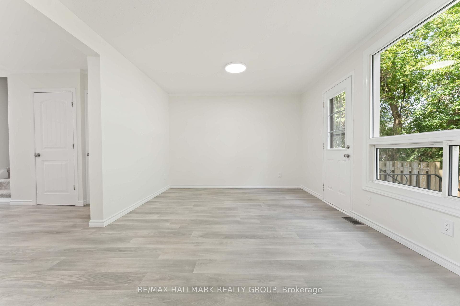 1441 PALMERSTON Drive Unit 317 photo 6
